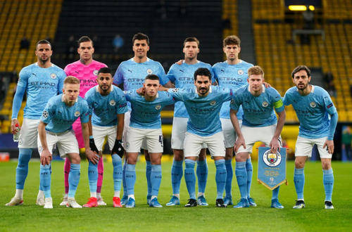 图片报：西蒙斯因抱怨颈痛缺席昨日合练，很可能缺战今日比赛（图片报：西蒙斯昨因颈痛未参加合练，今日比赛恐将无缘）