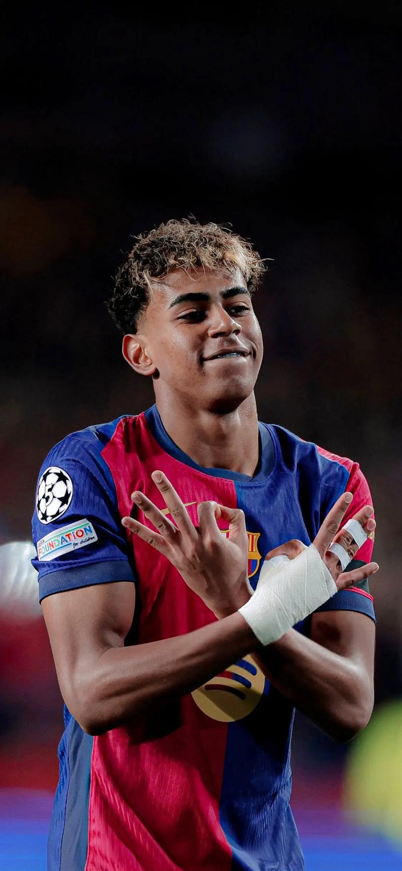 斑马队长，洛卡特利达成尤文生涯200场里程碑（洛卡特利佩戴队长袖标，迎来尤文生涯第200场里程碑）