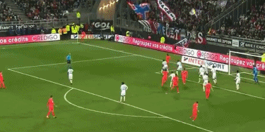 首夺年度最佳！登贝莱：努力终有回报，希望明年能再赢一次（首次加冕年度最佳！登贝莱：付出终见回报，盼明年再度夺魁）