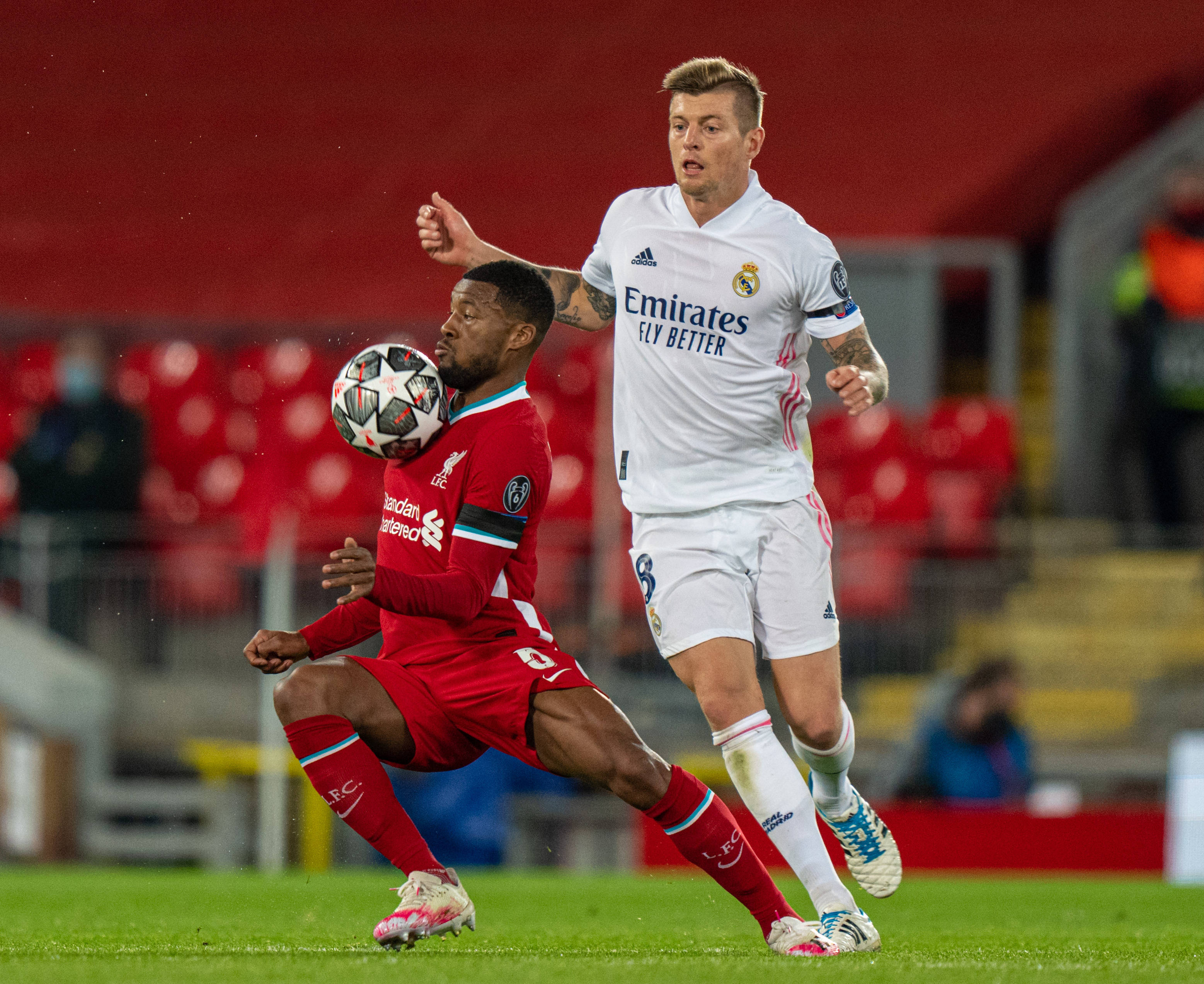 辽宁男篮CBA杯赛遭江苏大爆冷引热议！球迷不满外援刷爆官媒评论区（CBA杯赛冷门：辽宁男篮不敌江苏惹热议，球迷不满外援涌入官媒评论区）