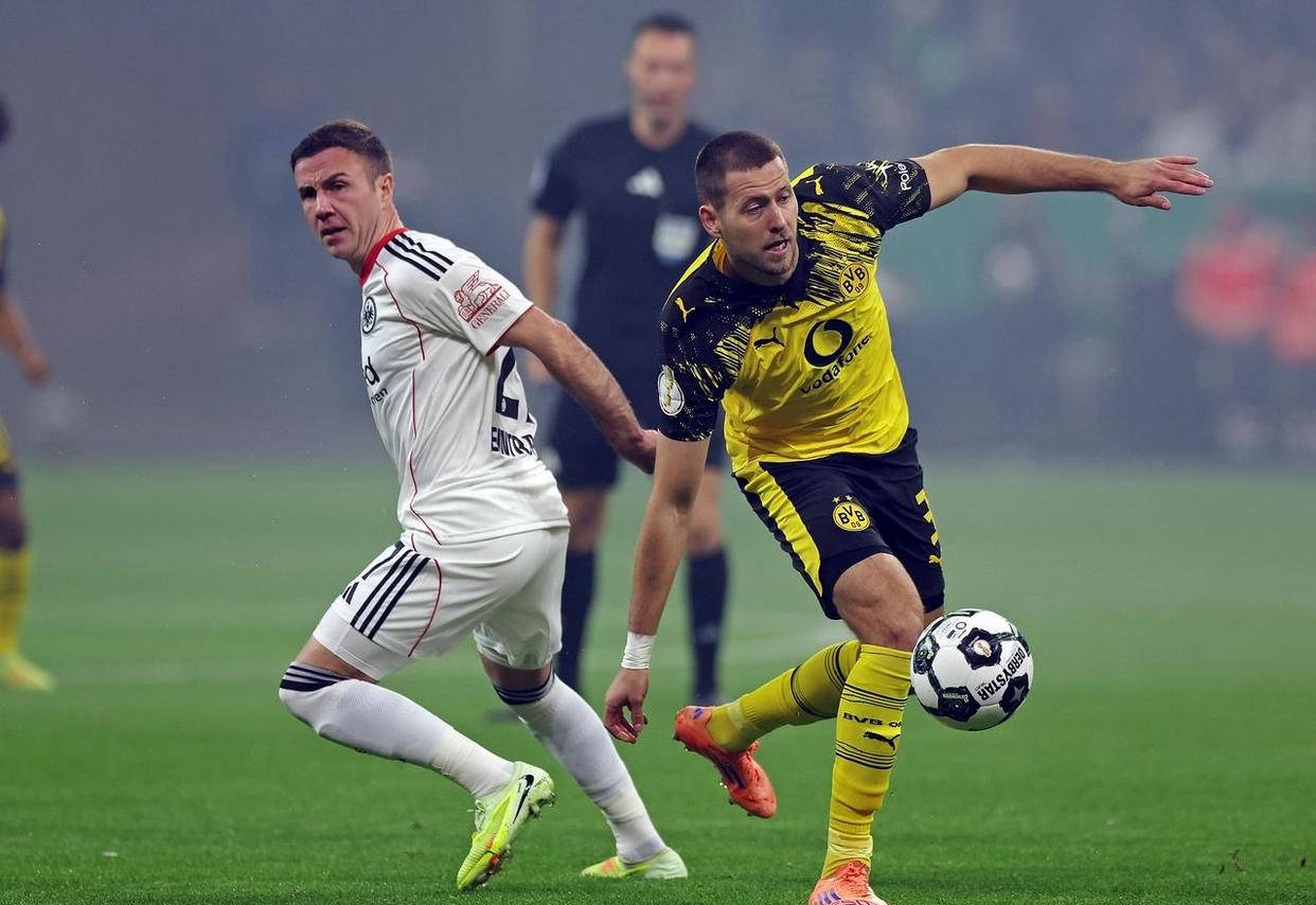 视频丨多项国际赛事齐聚河北崇礼 一站式体验“观赛+滑雪+度假（河北崇礼迎多项国际赛事 一地畅享观赛、滑雪与度假）