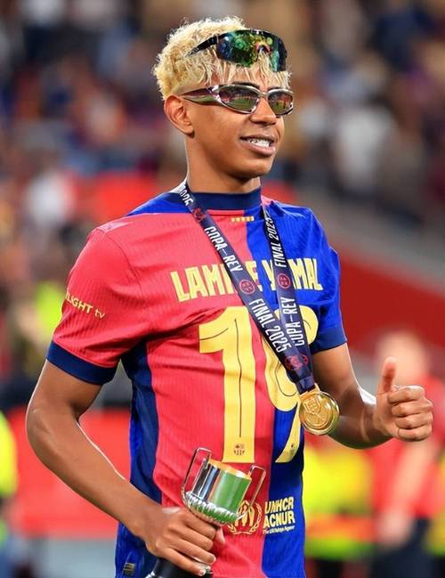 默默行善！约罗为一名癌症患者捐赠1500英镑并留言祝福（低调善举：约罗向癌症患者捐助1500英镑并送上祝福）