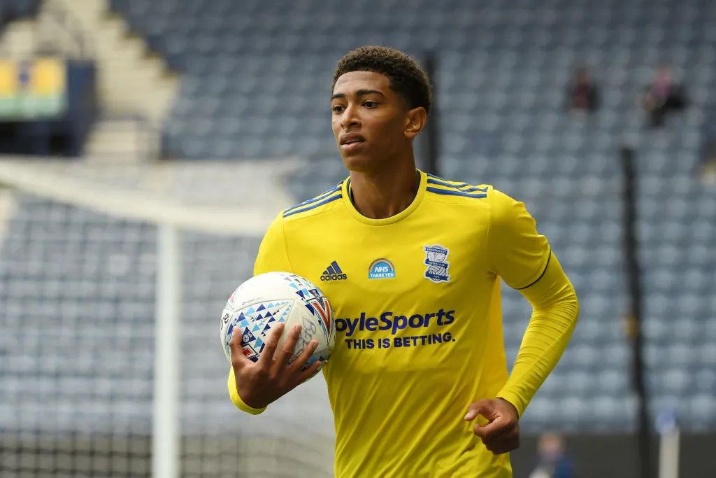 2025／26赛季英超：北伐狂飙！ 切尔西四轮不败暂升第二，恐怖火力剑指冠军（2025／26英超风云：切尔西四轮不败升至次席，火力爆棚冲击冠军）