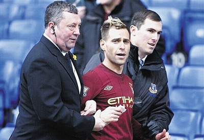 打进赛季第10球，奥利塞当选拜仁客场4-0海登海姆全场最佳（奥利塞轰入赛季第10球，助拜仁客场4-0海登海姆并当选全场最佳）