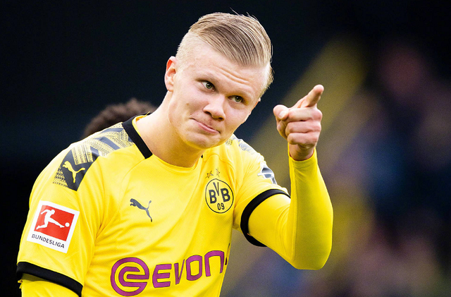 北大高才生+烧烤店老板+渝超球员=36岁的他（36岁，他既是北大学霸、烧烤店老板，也是渝超球员）