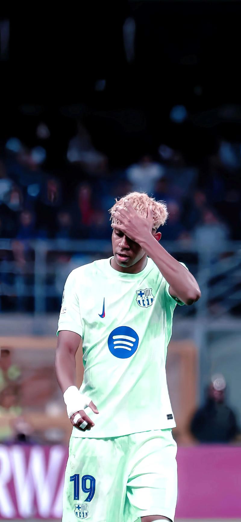 阿隆索帅位最新动态：皇马主帅在迎战毕尔巴鄂前面临极其困难局面（阿隆索执教前景更新：皇马主帅战毕尔巴鄂前遭遇严峻考验）