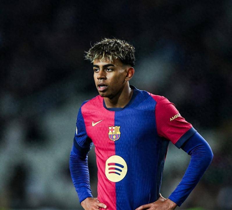 欧冠疯狂夜！3大豪门全逆转，17岁新星封神，后卫90秒双响炸场？（欧冠神奇之夜：三豪门齐逆转，17岁新星封神，后卫90秒梅开二度）