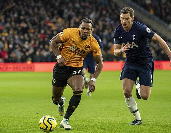 威尼斯客场1比1战平阿维利诺，斯特罗帕带队取分（斯特罗帕率威尼斯客场1-1战平阿维利诺，成功拿分）