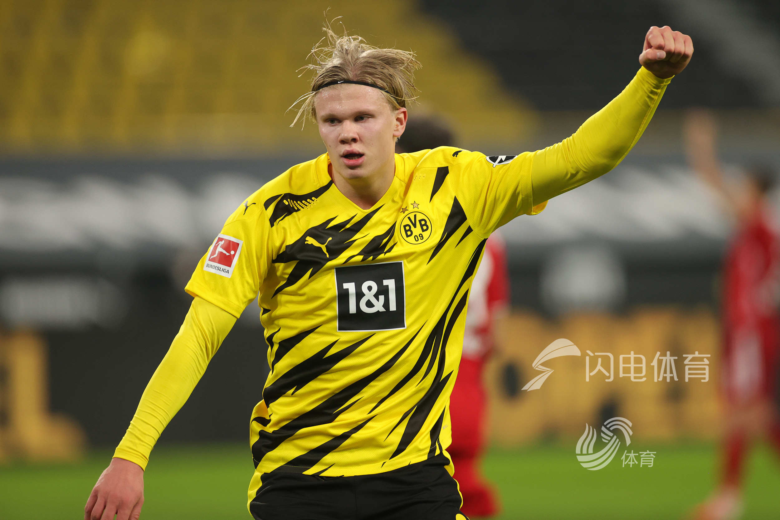 新卡牌大师？皇马本场主裁金特罗本赛季8场西甲出示8红44黄（卡牌大师驾到？执法皇马之战的金特罗本季8场西甲出示44黄8红）