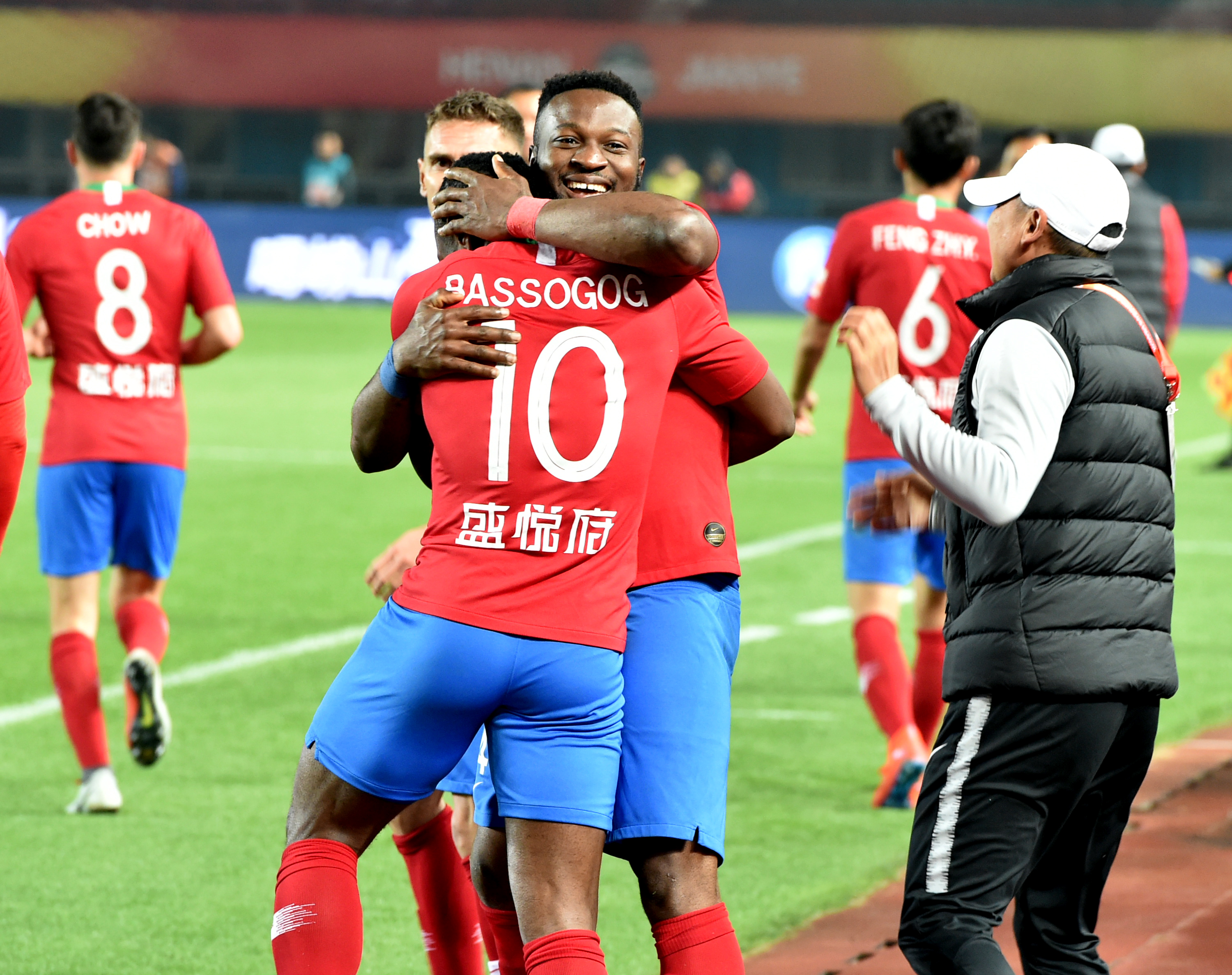 马卡：阿隆索仍需解决右路问题，卡马文加和罗德里戈表现不佳（马卡报：阿隆索右路问题仍未解决，卡马文加与罗德里戈状态低迷）