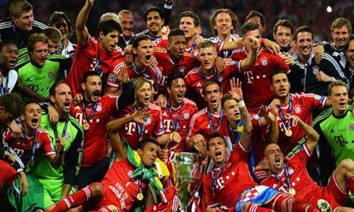 达成尤文生涯200场里程碑，洛卡特利获赠纪念球衣（洛卡特利迎来尤文生涯第200场，获赠纪念战袍）