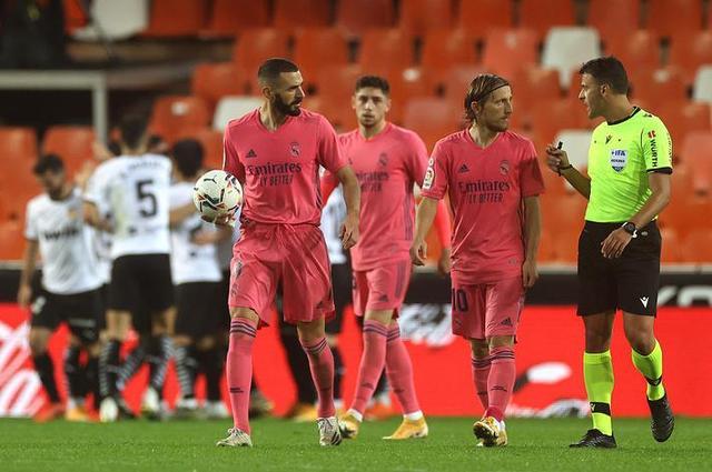 本赛季，大连可为成功冲乙，可为俱乐部发布了官方纪录片《因你可为 伴我前行》，致敬大连可为第十二人。（本赛季冲乙告捷，大连可为推出纪录片《因你可为 伴我前行》致敬第十二人）